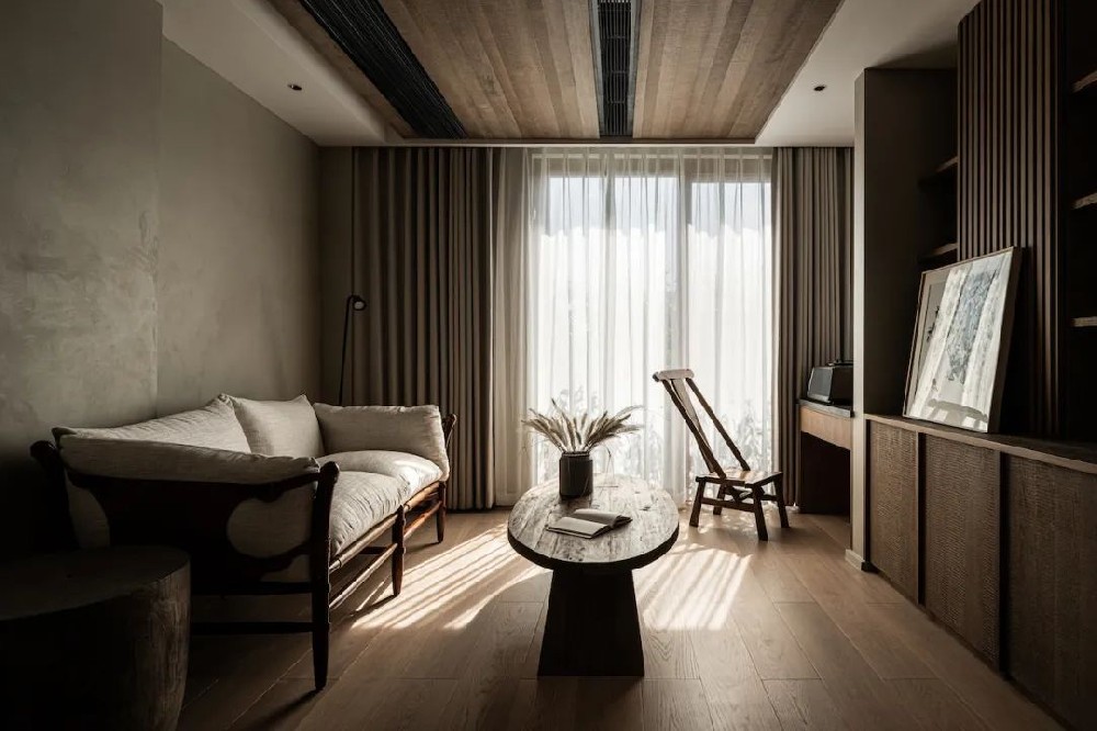 与简朴共生，伴光影而居